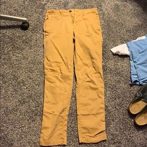 men american eagle khakis!!!!